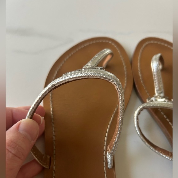 TORY BURCH SILVER METALLIC LEATHER  T LOGO THONG Sandal - Picture 2 of 6